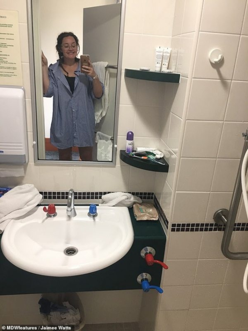 Adiós, tetas! Las chicas organizaron una fiesta para una amiga a la que le extirparon los senos debido a la amenaza de cáncer