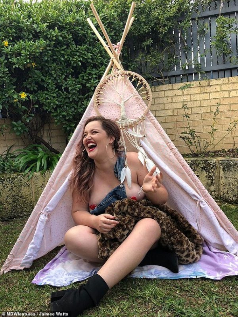 Adiós, tetas! Las chicas organizaron una fiesta para una amiga a la que le extirparon los senos debido a la amenaza de cáncer