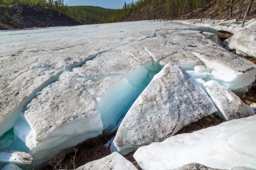 After seeing this, you will want to go to Yakutia: a walk on the ice in the hot summer