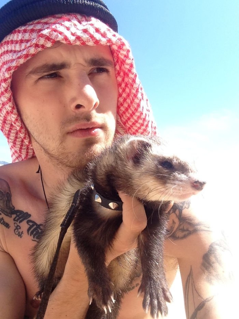 After the tragic death of loved ones, the guy sold everything to travel the world with a ferret After the tragic death of loved ones, the guy sold everything to travel the world with a ferret