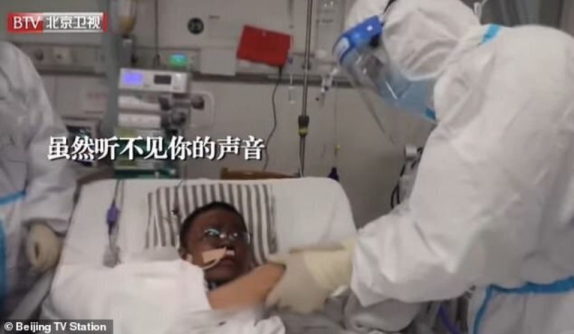After treatment for coronavirus, doctors from Wuhan became dark-skinned After treatment for coronavirus, doctors from Wuhan became dark-skinned