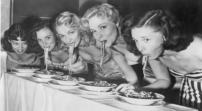 "Against censorship, for all good things": macaroni sculptor presented his vision of the Kama Sutra