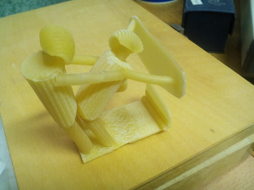 "Against censorship, for all good things": macaroni sculptor presented his vision of the Kama Sutra