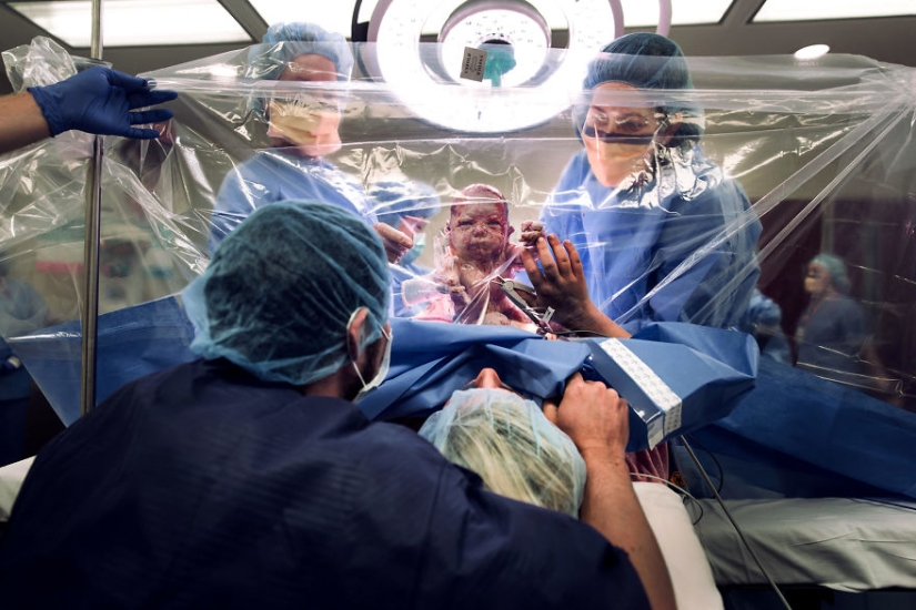 Agony and ecstasy: 20 stunning shots of the photo contest about the birth of a child Birth Becomes Her 2018