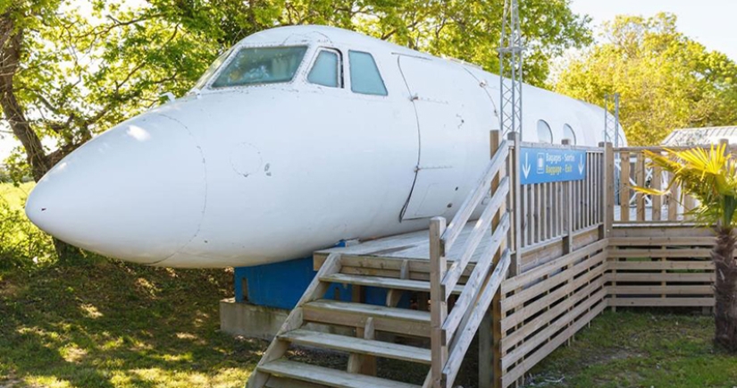 Airplane, stable, trullo house: unusual accommodation that can be rented through Airbnb