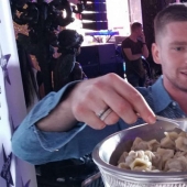Al estilo ruso: en Chelyabinsk, comieron albóndigas de la Copa Stanley
