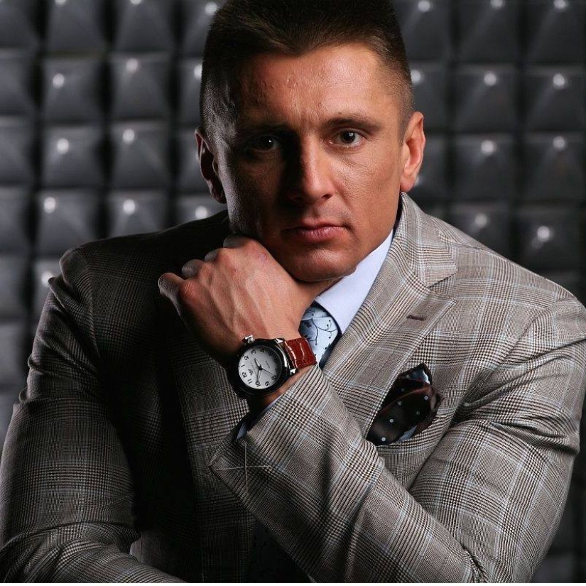 "¡Al menos tu ayudante tiene un culo hermoso!": Los moscovitas quedaron impresionados con la sesión de fotos del diputado popular "¡Al menos tu ayudante tiene un culo hermoso!": Los moscovitas quedaron impresionados con la sesión de fotos del diputado popular