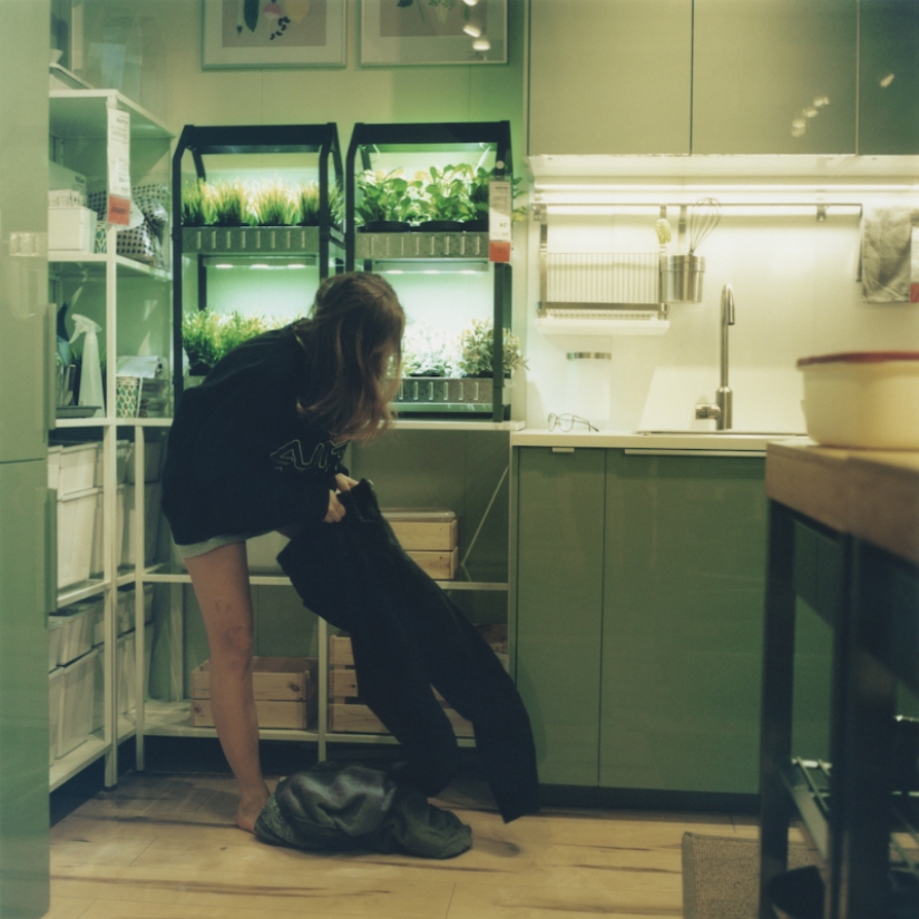 Albóndigas suecas en la cama: fotógrafo pasó 3 semanas en tiendas IKEA