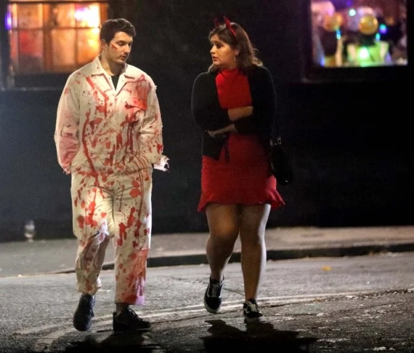 Alcohol o muerte: estudiantes británicos celebraron violentamente Halloween en fiestas temáticas