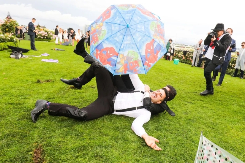 Alcoholic Race: Drunken collapse at the annual Melbourne Horse Race