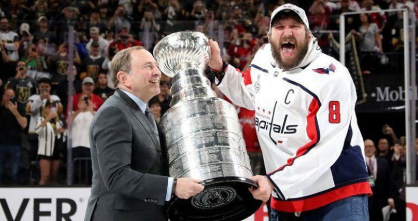 Alexander Ovechkin finalmente ha ganado la Copa Stanley! Alexander Ovechkin finalmente ha ganado la Copa Stanley!