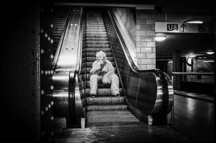 "All cats are grey": Night Berlin in the lens of Christian Reister