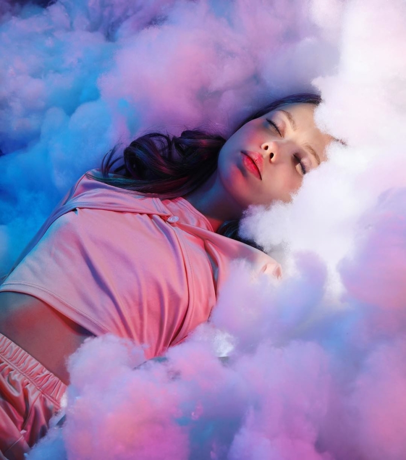 Alternate reality Elena Sadlinki: brain-breaking selfie, thought provoking Alternate reality Elena Sadlinki: brain-breaking selfie, thought provoking