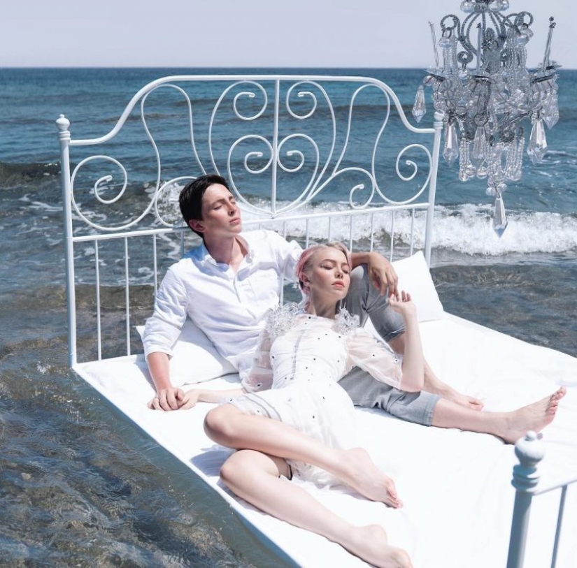 Alternate reality Elena Sadlinki: brain-breaking selfie, thought provoking Alternate reality Elena Sadlinki: brain-breaking selfie, thought provoking