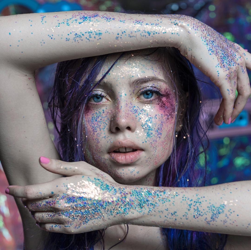 Alternate reality Elena Sadlinki: brain-breaking selfie, thought provoking Alternate reality Elena Sadlinki: brain-breaking selfie, thought provoking