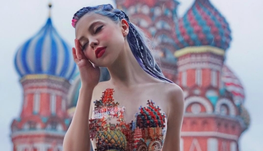 Alternate reality Elena Sadlinki: brain-breaking selfie, thought provoking