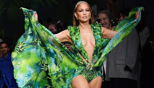 Always beautiful: 50-year-old Jennifer Lopez shone in Milan in a green outfit, just like 19 years ago