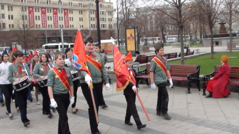 "Always forward, never back": today is the 99th anniversary of the pioneer organization