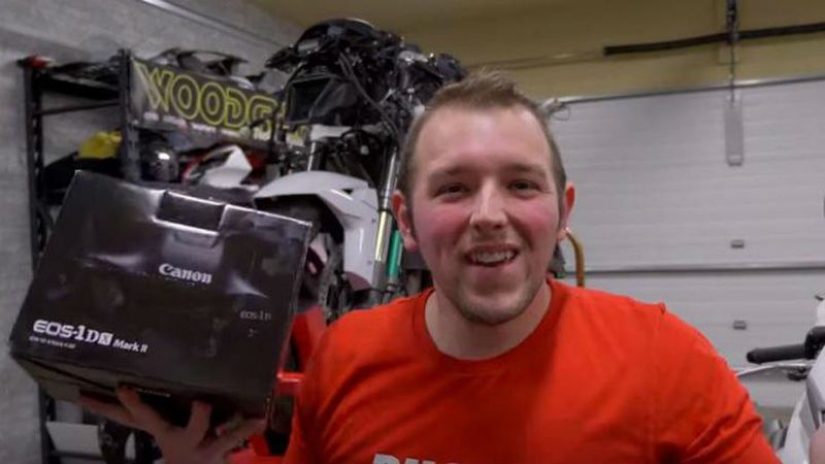 Amazon envió piedras al blogger en lugar de una cámara por $ 6,000, y luego las reemplazó con ladrillos