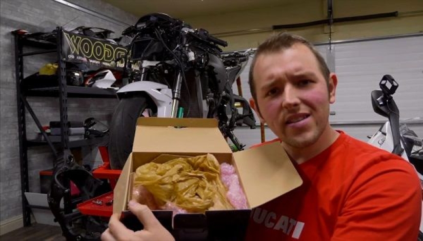 Amazon envió piedras al blogger en lugar de una cámara por $ 6,000, y luego las reemplazó con ladrillos