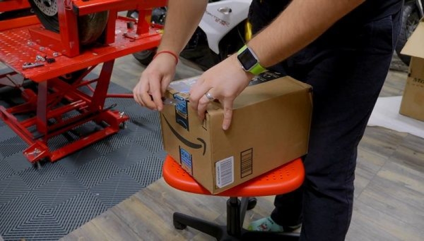 Amazon envió piedras al blogger en lugar de una cámara por $ 6,000, y luego las reemplazó con ladrillos