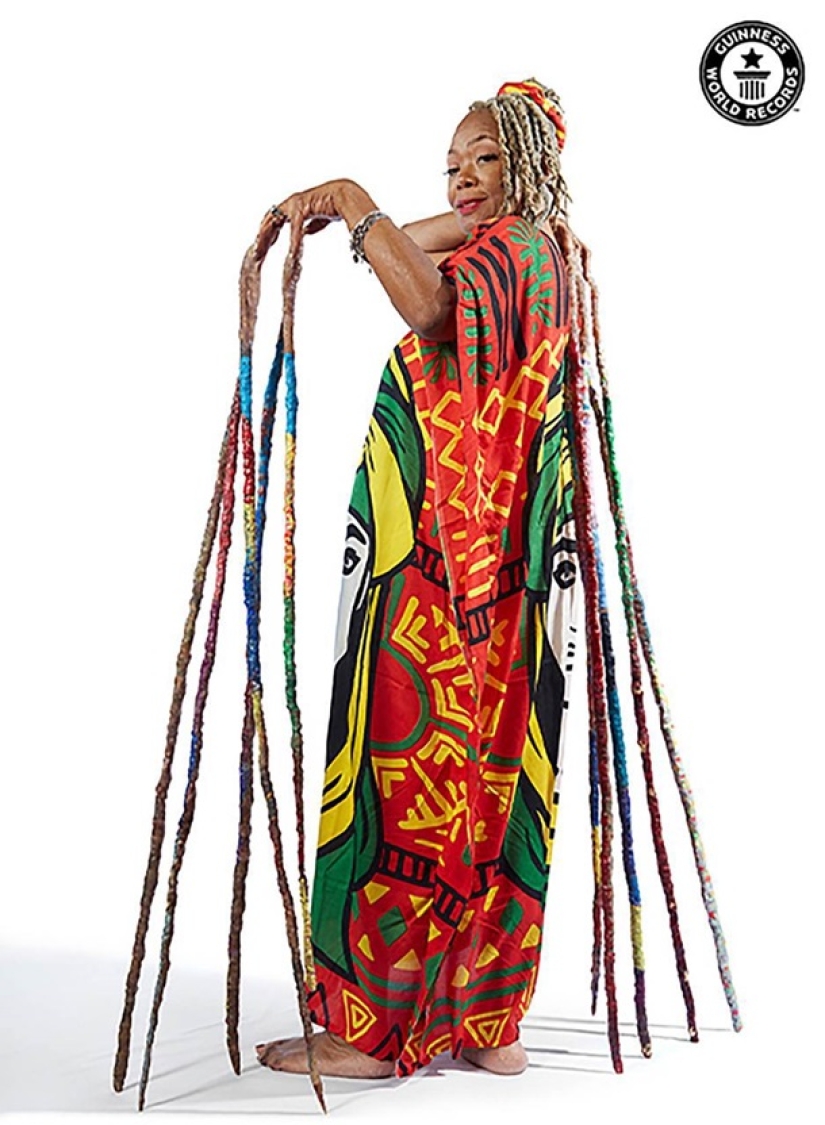 American with uniquely long nails set a record American with uniquely long nails set a record