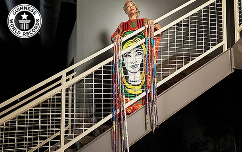 American with uniquely long nails set a record American with uniquely long nails set a record