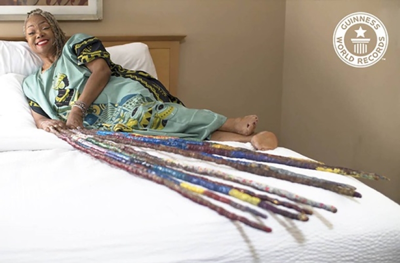 American with uniquely long nails set a record American with uniquely long nails set a record