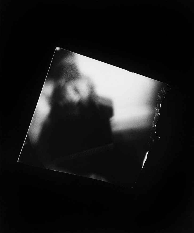 An American artist has placed a camera in her vagina and is photographing her lovers An American artist has placed a camera in her vagina and is photographing her lovers