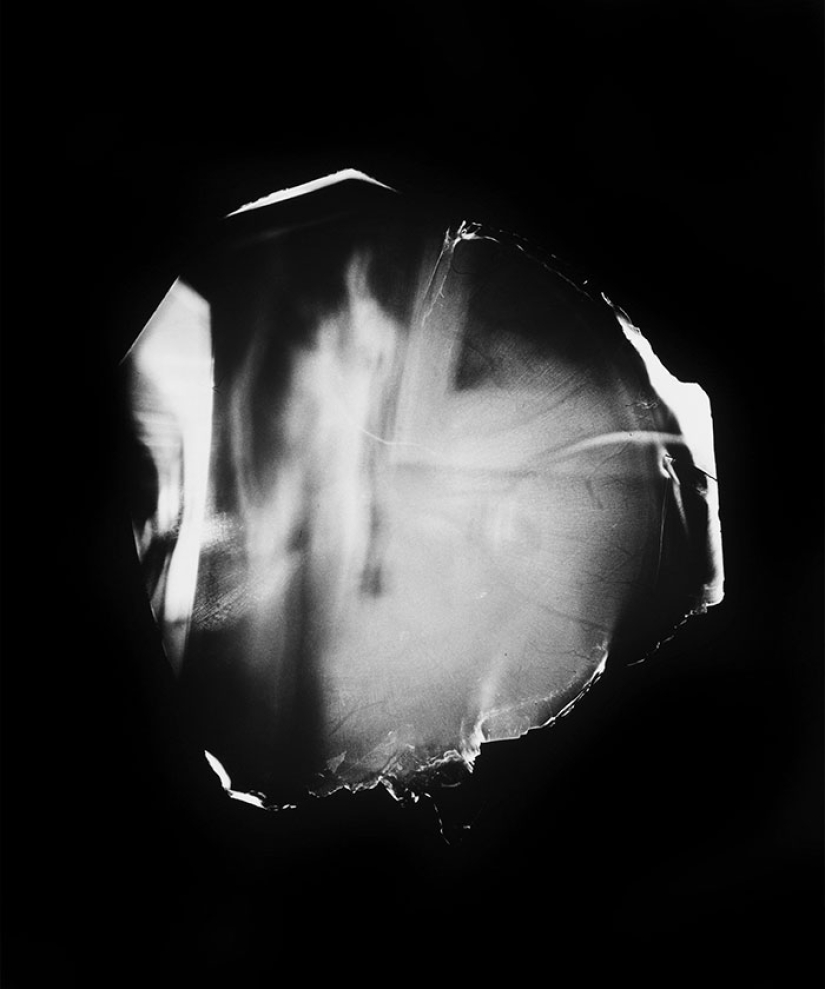 An American artist has placed a camera in her vagina and is photographing her lovers An American artist has placed a camera in her vagina and is photographing her lovers