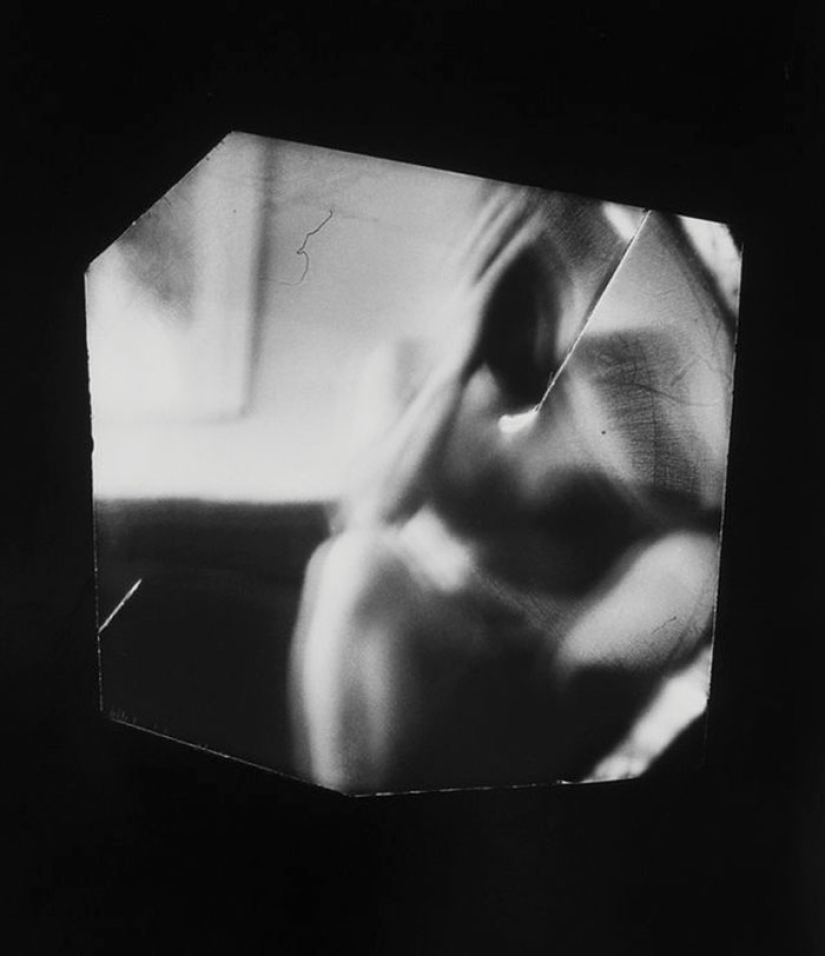 An American artist has placed a camera in her vagina and is photographing her lovers An American artist has placed a camera in her vagina and is photographing her lovers