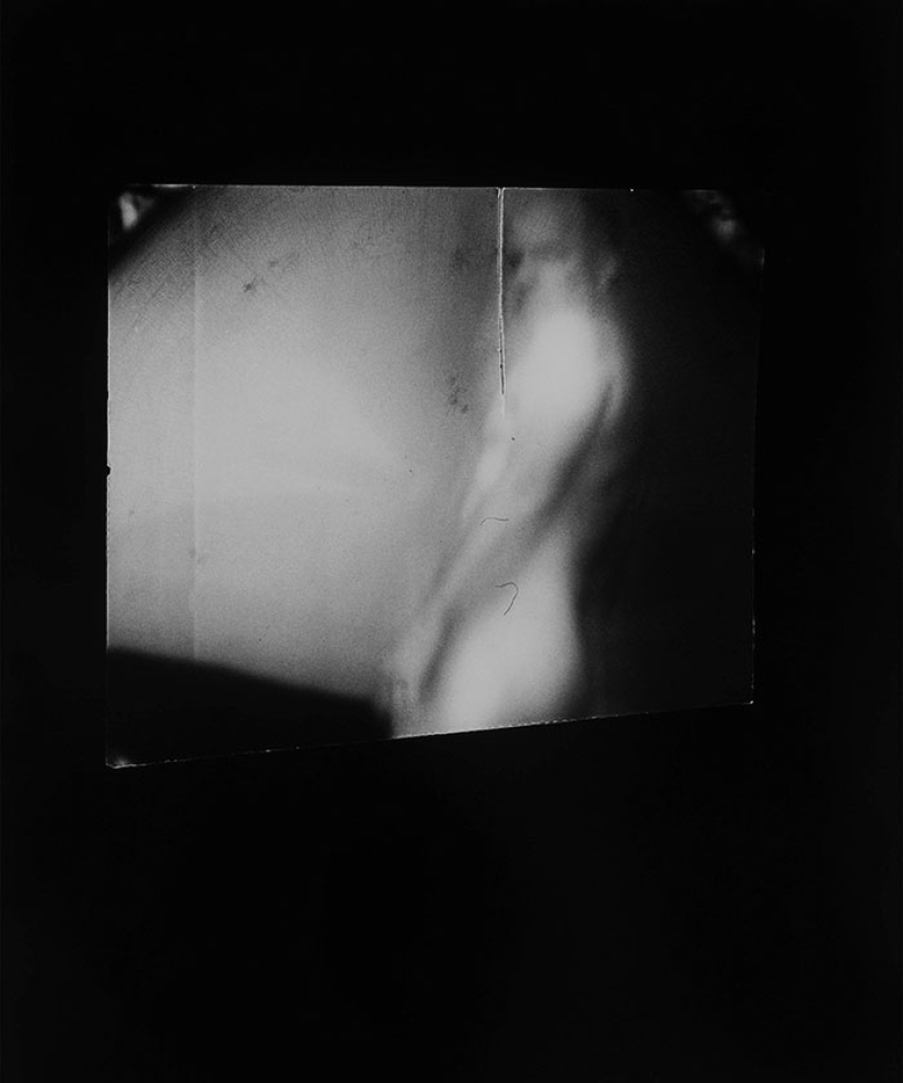 An American artist has placed a camera in her vagina and is photographing her lovers An American artist has placed a camera in her vagina and is photographing her lovers