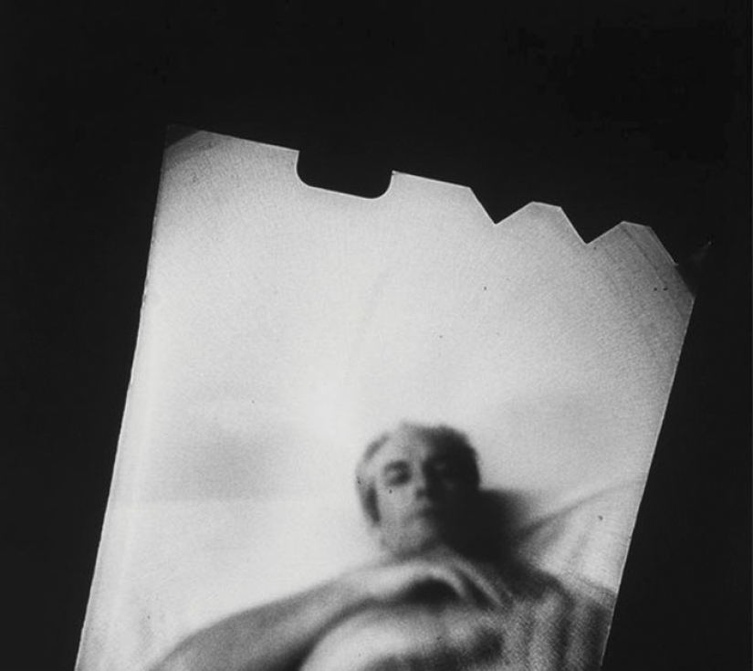 An American artist has placed a camera in her vagina and is photographing her lovers An American artist has placed a camera in her vagina and is photographing her lovers