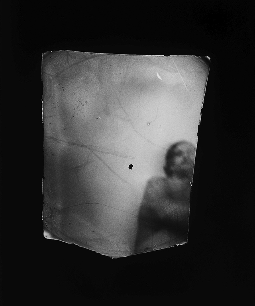 An American artist has placed a camera in her vagina and is photographing her lovers An American artist has placed a camera in her vagina and is photographing her lovers