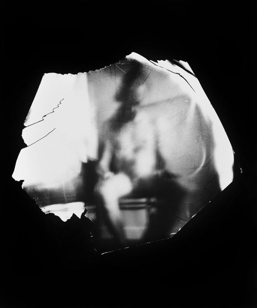 An American artist has placed a camera in her vagina and is photographing her lovers An American artist has placed a camera in her vagina and is photographing her lovers