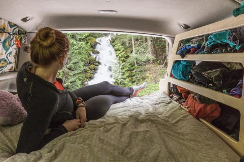 An American extreme woman lived in a car for a whole year, traveling around the country and making incredible landscapes An American extreme woman lived in a car for a whole year, traveling around the country and making incredible landscapes