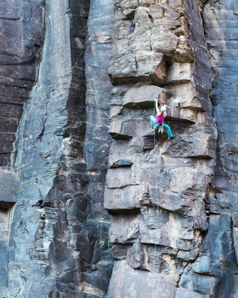 An American extreme woman lived in a car for a whole year, traveling around the country and making incredible landscapes An American extreme woman lived in a car for a whole year, traveling around the country and making incredible landscapes