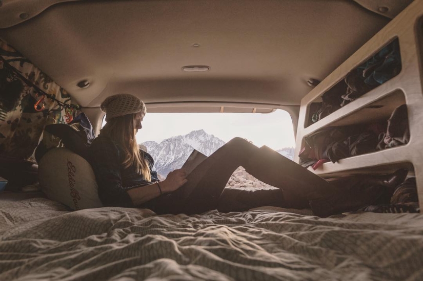 An American extreme woman lived in a car for a whole year, traveling around the country and making incredible landscapes An American extreme woman lived in a car for a whole year, traveling around the country and making incredible landscapes