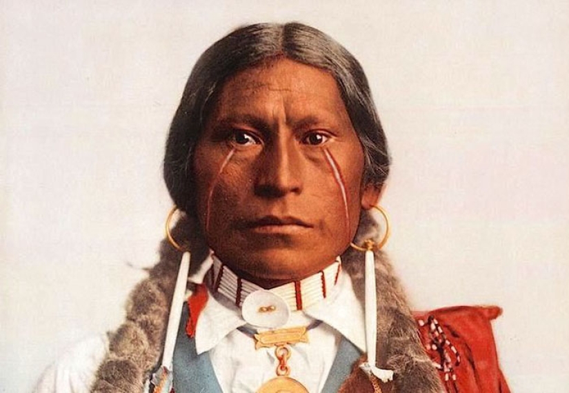 An American found color photos of Indians of the late XIX century