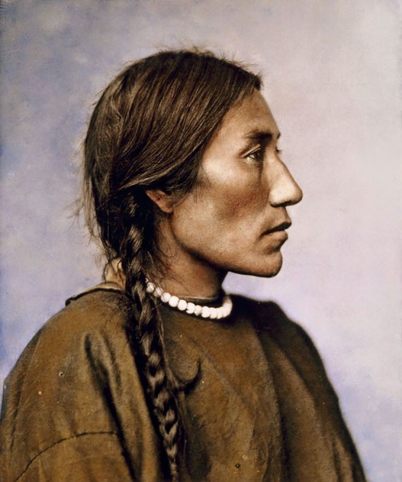 An American found color photos of Indians of the late XIX century