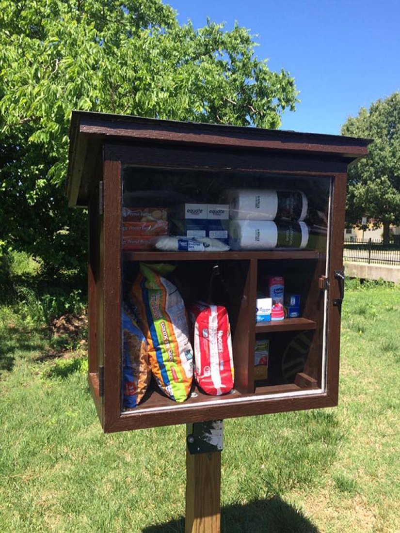 An American woman came up with small free storerooms to help those in need