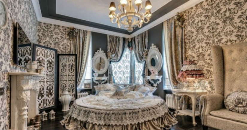 An apartment for sale in Moscow for 55 million rubles, which seemed to be furnished by gypsies