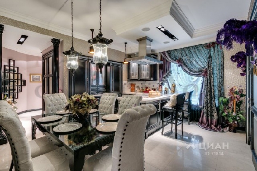 An apartment for sale in Moscow for 55 million rubles, which seemed to be furnished by gypsies