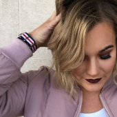 An Australian woman undressed, speaking out against the fashion for a quick recovery of the figure after childbirth