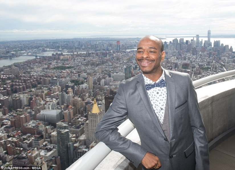 An autistic artist took a look at Manhattan from a helicopter and drew it in all its details from memory An autistic artist took a look at Manhattan from a helicopter and drew it in all its details from memory