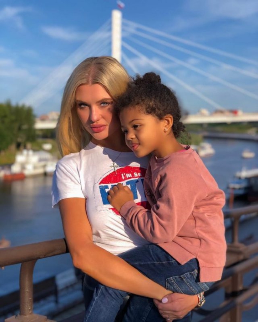 An exotic couple showed a photo of their 8-year-old daughter, and now the whole world is discussing her beauty