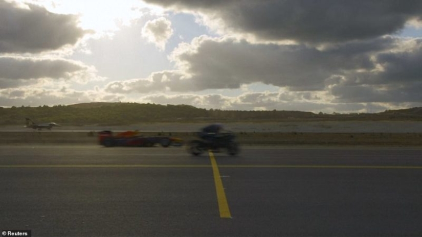An incredible race! A supercar, a sports motorcycle, an F1 car, a private jet and a fighter jet came together in a confrontation