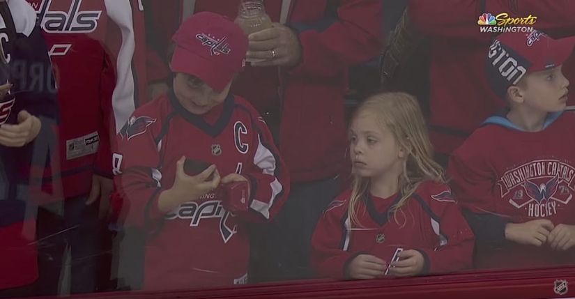 An NHL hockey player stubbornly tried to give a little girl a puck. It turned out the third time An NHL hockey player stubbornly tried to give a little girl a puck. It turned out the third time
