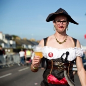 Anclas en la garganta: piratas borrachos impidieron que una ciudad británica estableciera un récord mundial