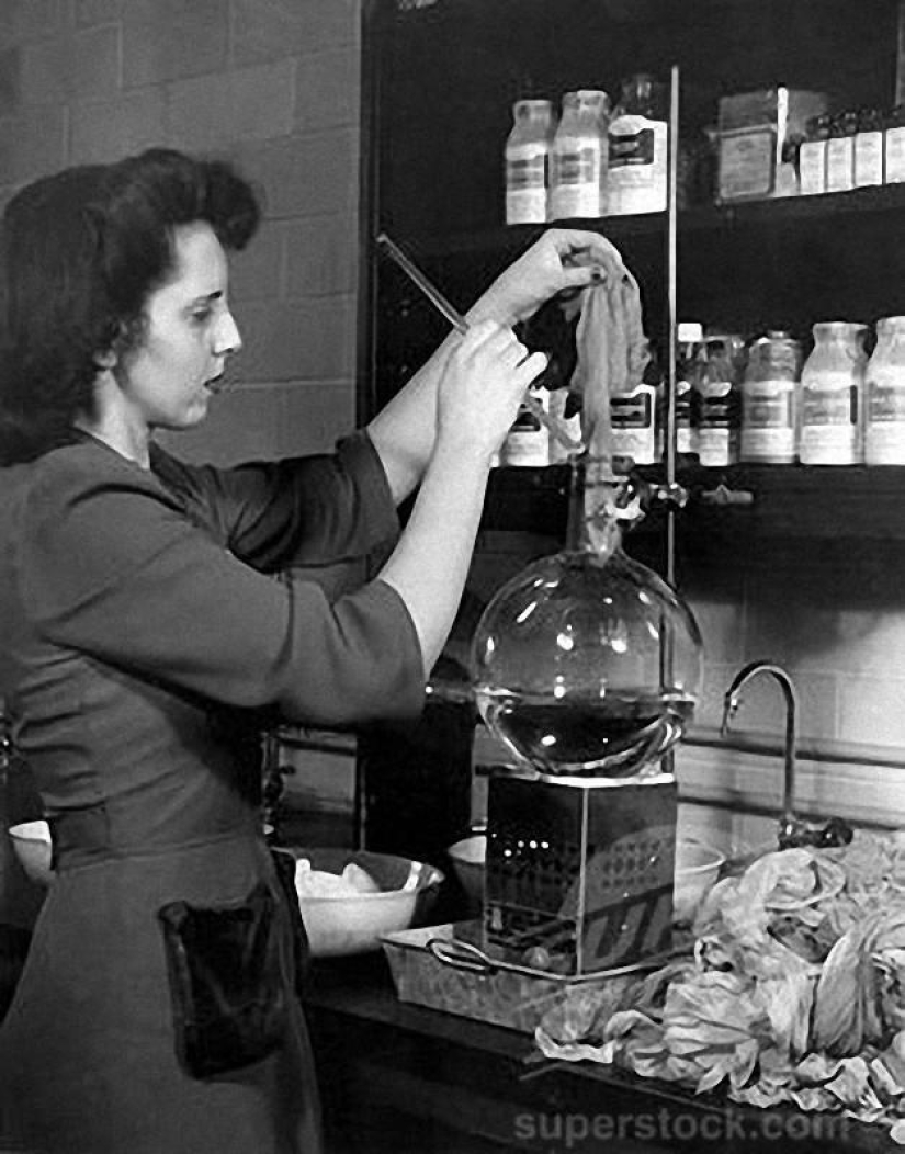 And on this day, women found happiness: 78 years ago, nylon stockings went on sale